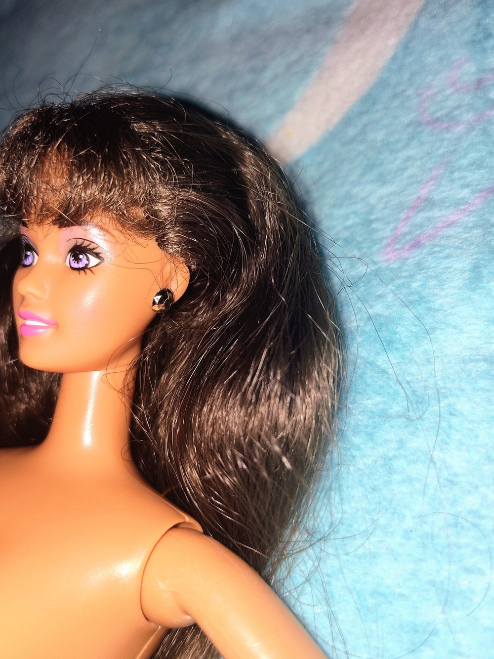 Vintage Barbie Doll with Dark Brown Hair and Pink Lips - Picture 12 of 15